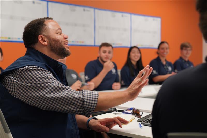 AmeriCorps's tweet photo. #Spotted: @AmeriCorpsCEO met #AmeriCorps members in @fema Corps who assist with #Disaster recovery efforts after #HurricaneIan. They support hazard mitigation, assistance, &amp; more for survivors, helping the community rebuild. Find out more about FEMA Corps: https://t.co/axiFAuq1Oa https://t.co/GbEEf4QxL0