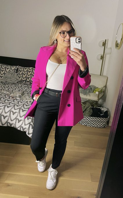 Ich hoffe ihr seit gut in die neue Woche gestartet ☀️ #happy #neweek #hollywood #losangeles #holly #germangirl<a href="/tag/losangeles"class="tags"><span>#losangeles</span></a><a href="/tag/happy"class="tags"><span>#happy</span></a><a href="/tag/hollywood"class="tags"><span>#hollywood</span></a><a href="/tag/holly"class="tags"><span>#holly</span></a><a href="/tag/germangirl"class="tags"><span>#germangirl</span></a>