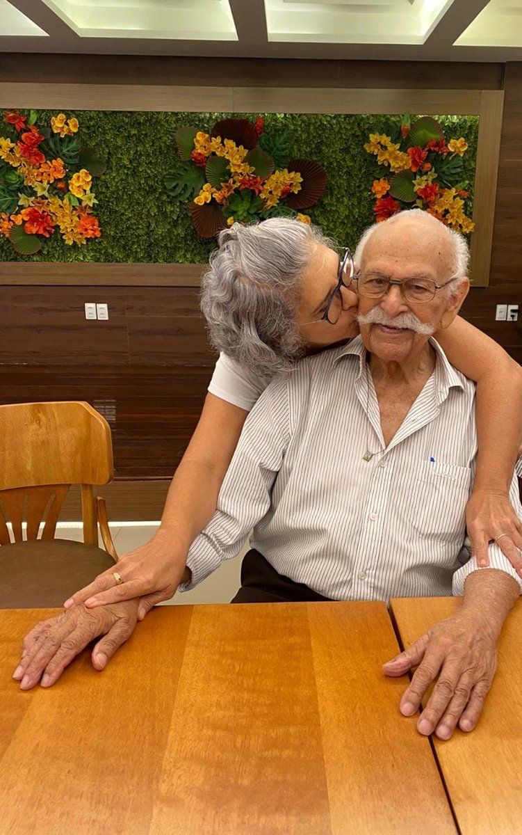 ifceoficial's tweet photo. No Dia dos Aposentados, uma singela homenagem aos que passaram pelo IFCE e ajudaram a edificar nossa história de amor pela Educação.
Na foto, feita hoje de manhã, Mariângela Saboya e Manoel Crisóstomo, na ASSETECE - Associação dos Servidores do IFCE.
#diadosaposentados 💙 https://t.co/vxEKOmOIeN