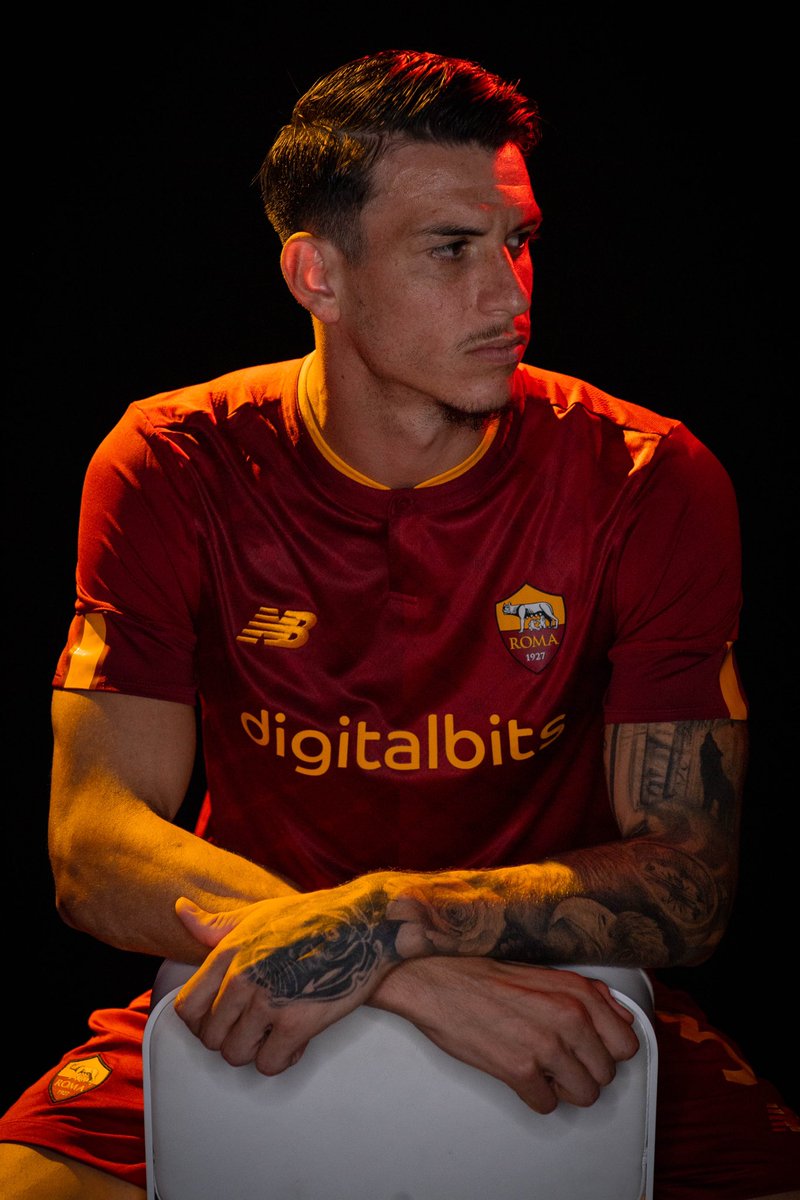 ibanez41oficial's tweet photo. “Roma Roma Roma
Core de 'sta città
Unico grande amore
De tanta e tanta ggente
Che fai sospirà”. 💛❤️ @OfficialASRoma https://t.co/np1Oq5eK0s