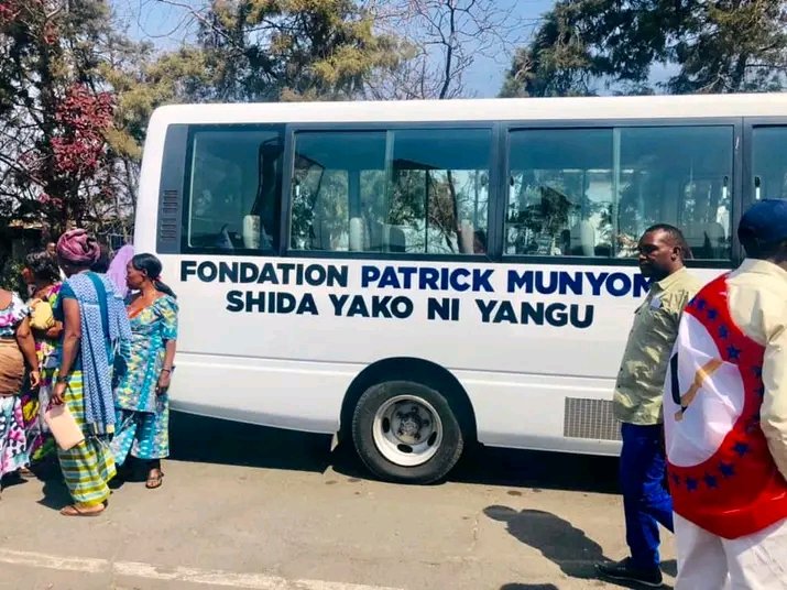 DavidBinwa's tweet photo. J ns appelle à soutenir l'initiative de l'hon. Patrick Munyomo un parlementaire de taille, sa perception et son initiative dans sa base. De la mise en disposition d1 arsenal ds véhicules pr ns différentes activités,ceci prauve à suffisance sa gde intelligence🙏✌️ https://t.co/RStbunxvGT