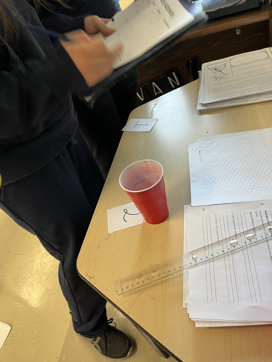 MrsDonovan14's tweet photo. Measuring classroom objects to calculate diameter, radius, and circumference! #MeasuringCircles #Circumference #RealWorldObjects #Formulas @stmattoakville βοΈ π£ https://t.co/oqRfAjH8Mb