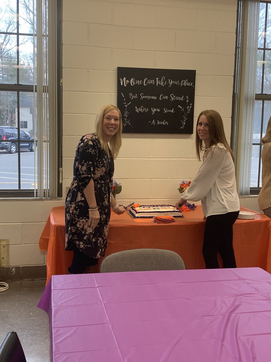 rnigro1207's tweet photo. We kicked off our 2022-2023 Teacher of the Year celebration this morning with some goodies to honor our Wedgwood Teacher of the Year Autumn Mattera and our Educational Service Professional Kristi White. Congratulations 🎉@wedgwoodwtps @cfzimmerman #teacheroftheyear https://t.co/gpE2MNDLbQ