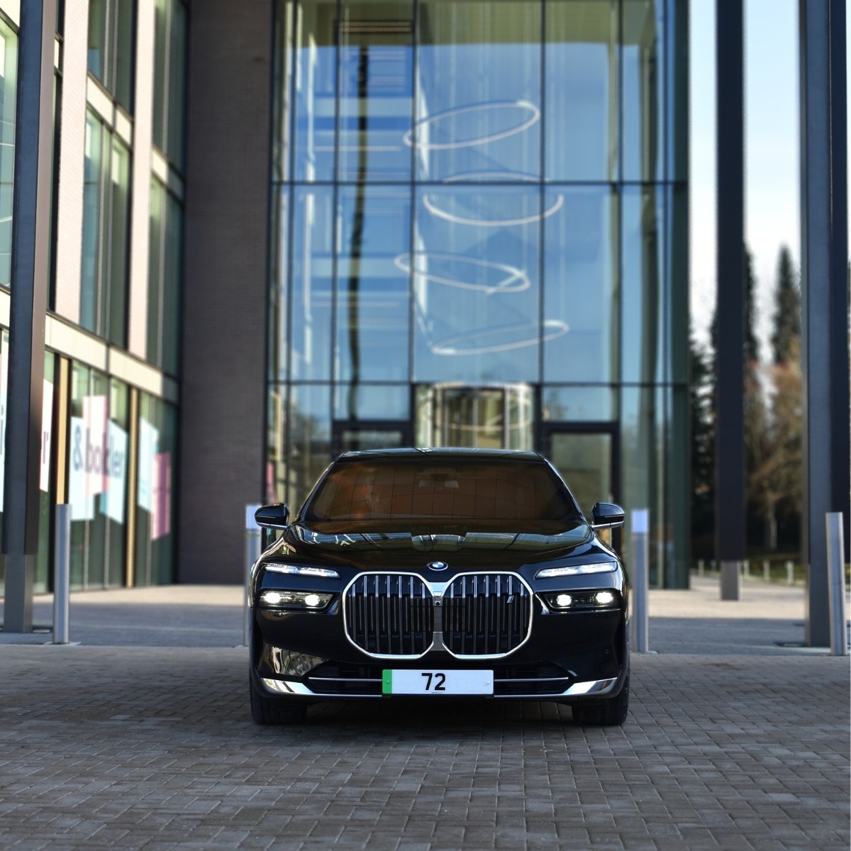 LCHlimited's tweet photo. We’ve got our hands on this stunning BMW i7 demo for the week 🙌🏽🔥

Whether you’re a fan of the exterior or not, this car is truly incredible.

More videos, pictures and a review coming next week!

#BMW #BMWi7 #i7 https://t.co/m1ok95ijxB