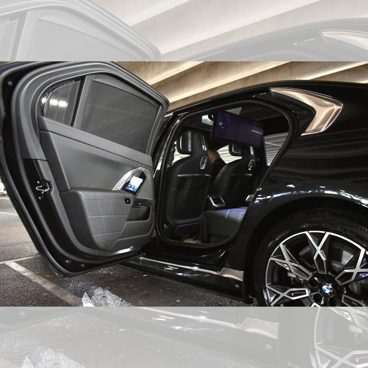 LCHlimited's tweet photo. We’ve got our hands on this stunning BMW i7 demo for the week 🙌🏽🔥

Whether you’re a fan of the exterior or not, this car is truly incredible.

More videos, pictures and a review coming next week!

#BMW #BMWi7 #i7 https://t.co/m1ok95ijxB