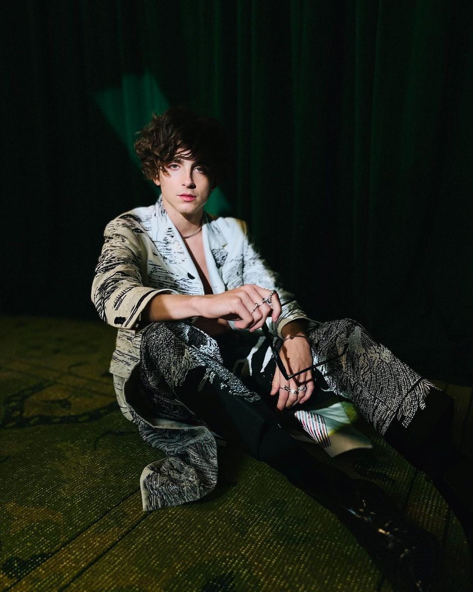 ThomBrowne's tweet photo. ... timothée ...
timothée chalamet wears thom browne fall 1 2023 for apple tv plus.

@RealChalamet @AppleTVPlus @AppleTV
#thombrowne #thombrownefw23 #timothéechalamet https://t.co/MwklmBNMSE