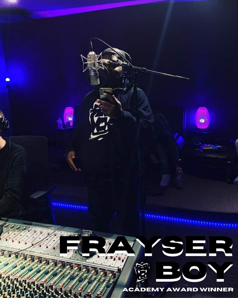 mademegear's tweet photo. Academy Award Winner FRAYSER BOY repping MadeMe Gear in the studio 🎤🎤🎤®®® #mademegear #inthestudio #represent #memphis #bigmemphis #frayserboy #academyawardwinner #memphisrap #frayser #mademe #gear https://t.co/gzA9sOEu0p