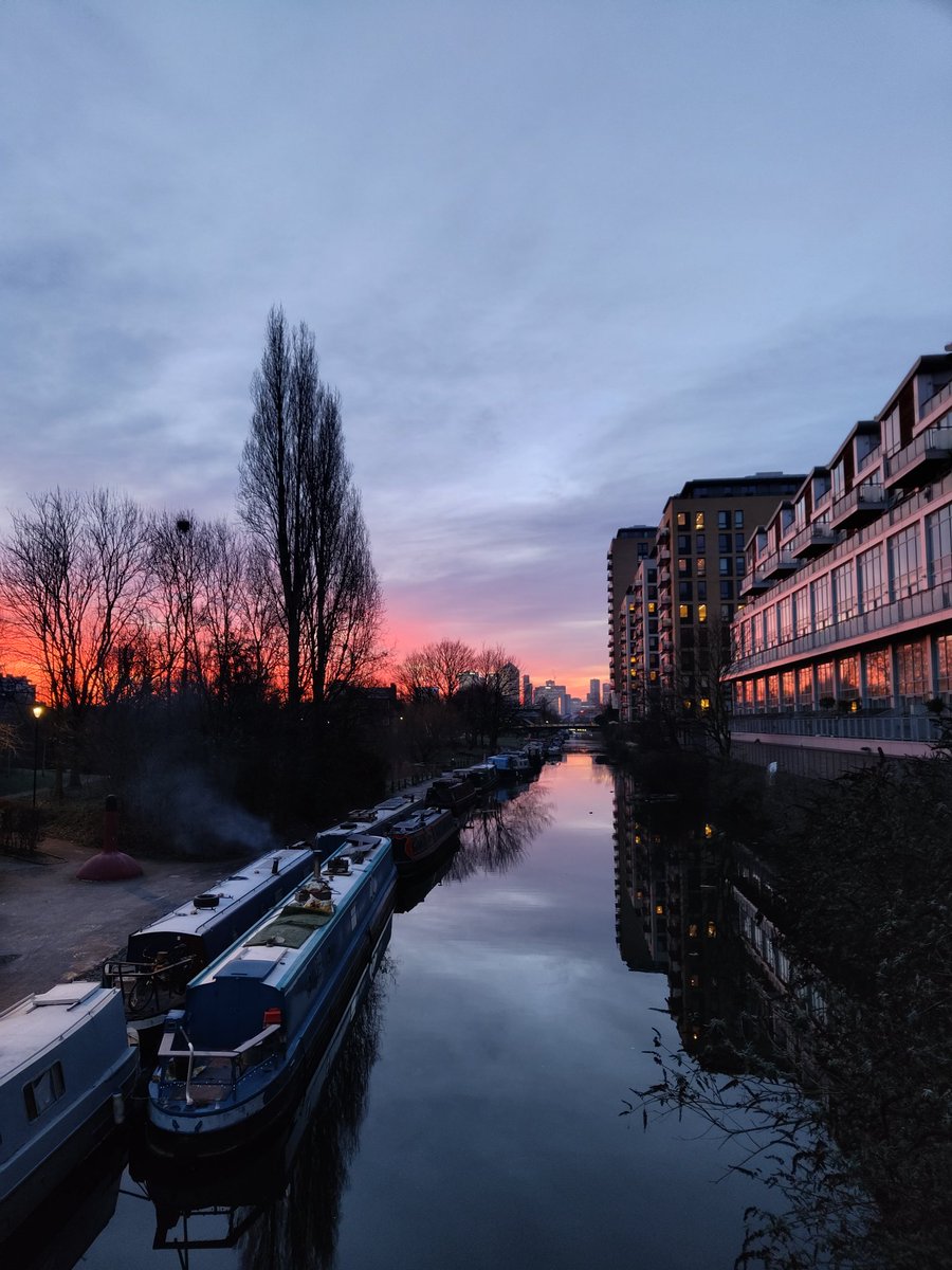 alessBorelli's tweet photo. @nothing East London canals this morning https://t.co/gZcoC6R8Sz