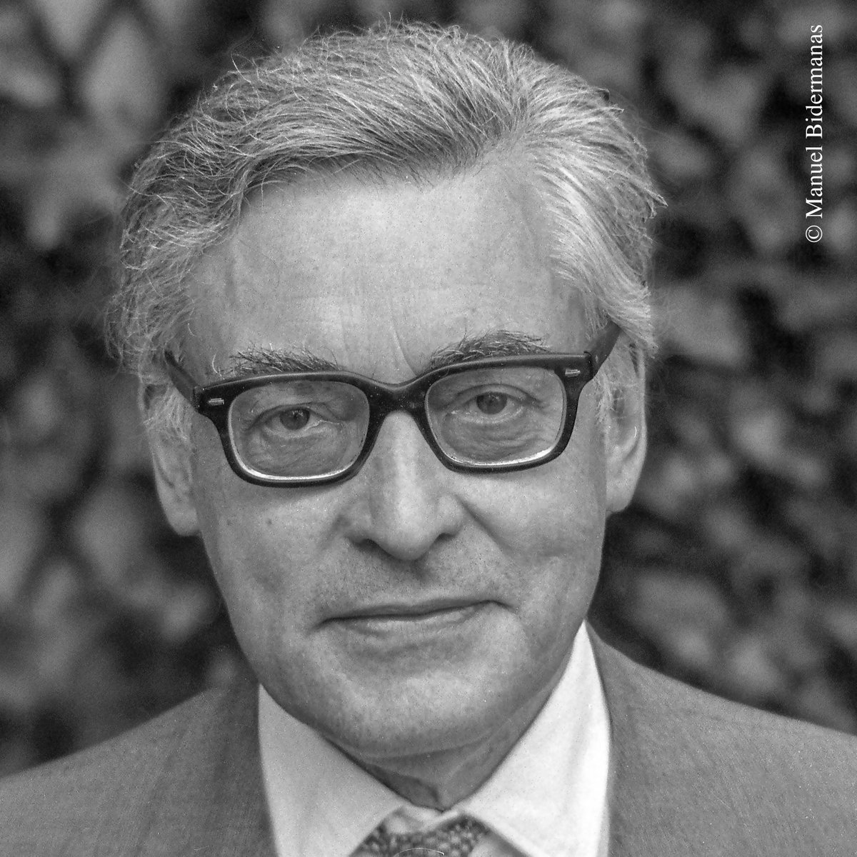 Seix_Barral's tweet photo. 📌 «Un destacado cultivador de la inventiva humana […]. Hay un fondo lúcido, incluso paródico, en su obra que cuestiona la lógica general», Fernando Aramburu, sobre #RaymondQueneau.

👉🏼 https://t.co/bKa4a1Gj7u

#FloresAzules #Queneau #NovedadesEditoriales #AutoresSeixBarral https://t.co/5TevEjMd9m
