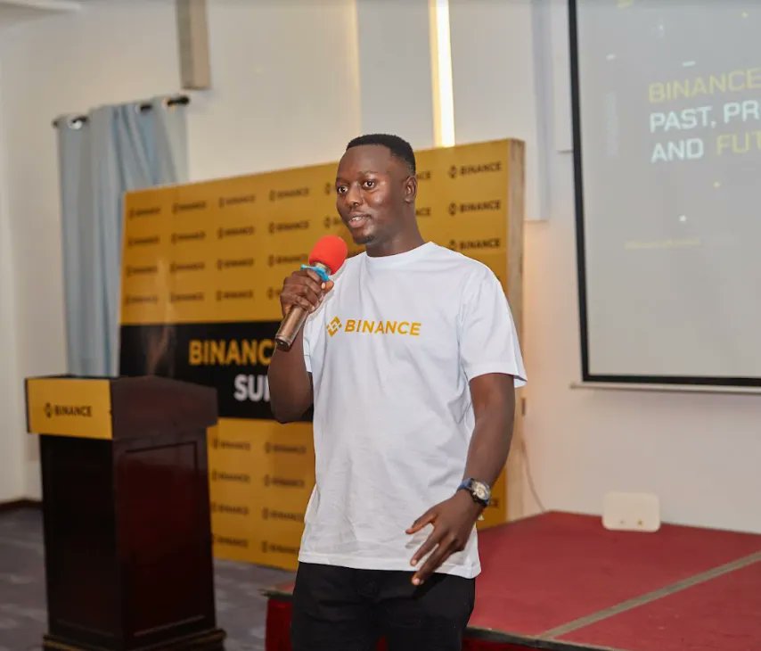 binance's tweet photo. #BinanceMeetupSunyani 🇬🇭 

Furthering our presence in Africa, the #Binance team had the pleasure of meeting the local community in Ghana, teaching them the ways of crypto and Web3!

Some attendees even managed to bag some free Binance merch 🤝 https://t.co/9IXvNWIdbF