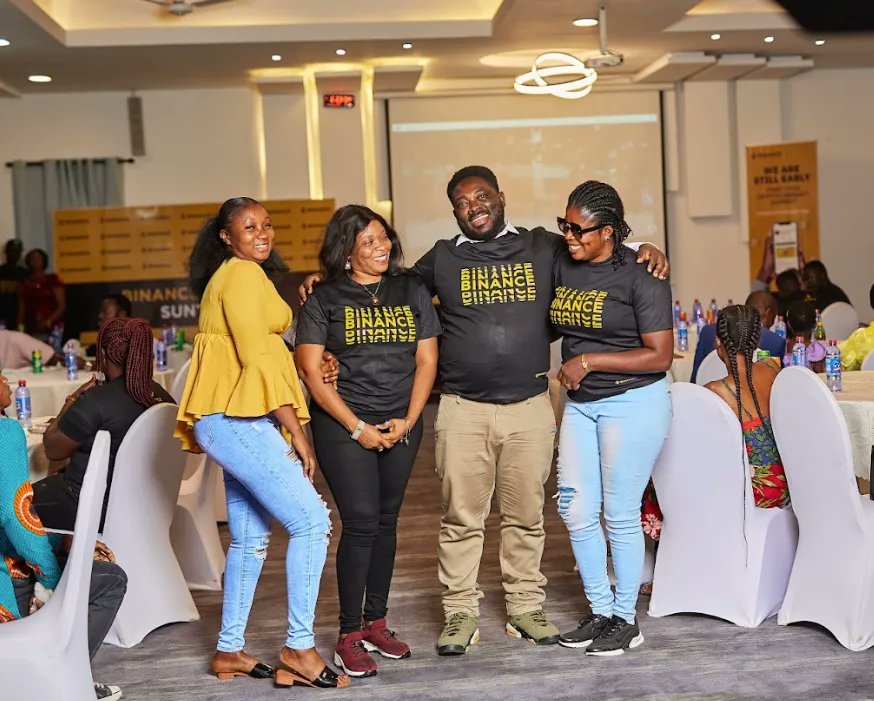 binance's tweet photo. #BinanceMeetupSunyani 🇬🇭 

Furthering our presence in Africa, the #Binance team had the pleasure of meeting the local community in Ghana, teaching them the ways of crypto and Web3!

Some attendees even managed to bag some free Binance merch 🤝 https://t.co/9IXvNWIdbF