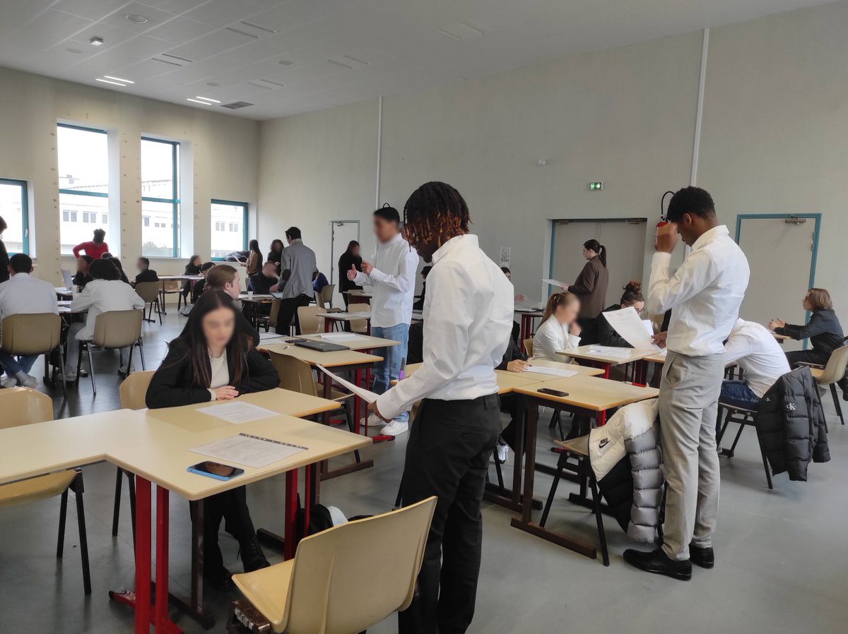 Cité scolaire Julie Daubié tweet media