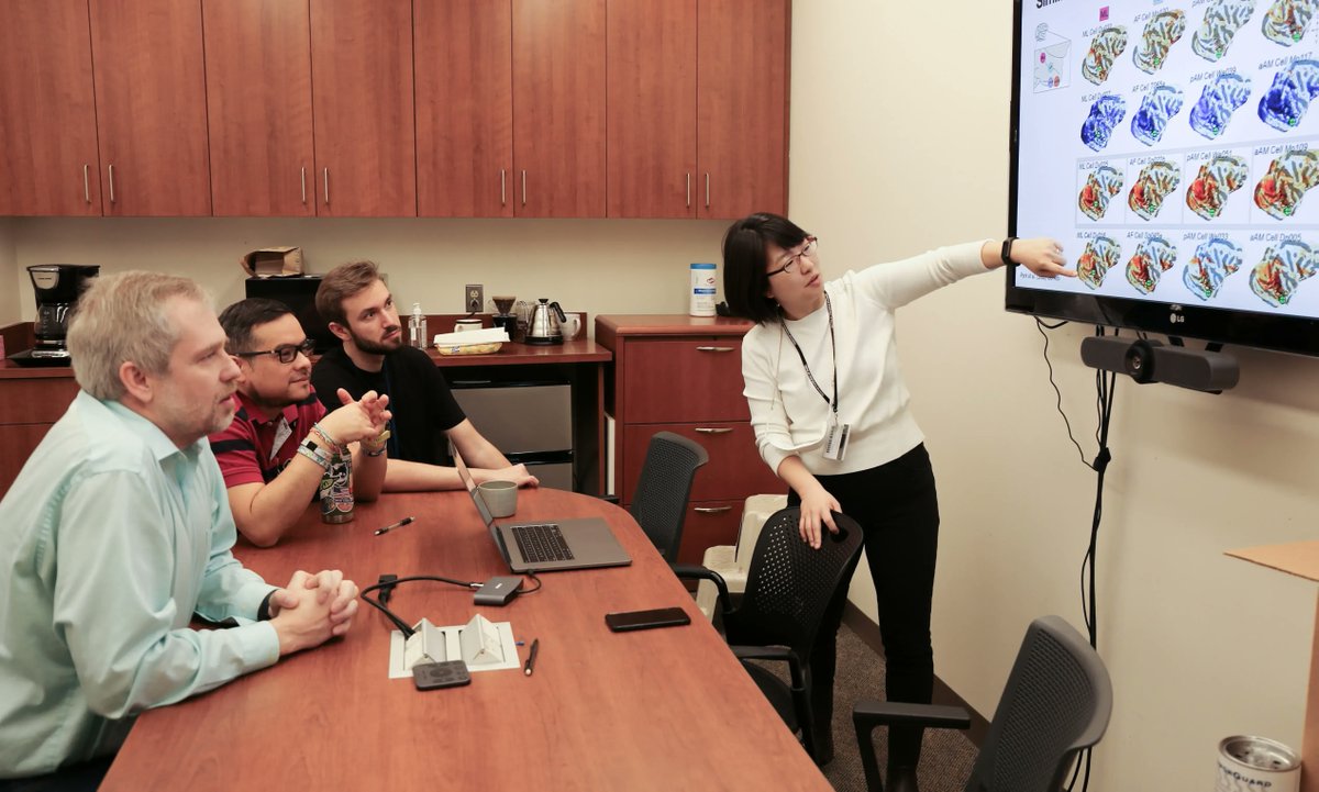 IRPatNIH's tweet image. #NIH's David Leopold is challenging the ways we think about the #brain. Read our #ResearchInAction story to learn how his lab at @NIMHgov could redefine #neuroscientists’ understanding of the neural circuitry necessary for our #brains to perceive faces: irp.nih.gov/our-research/r…