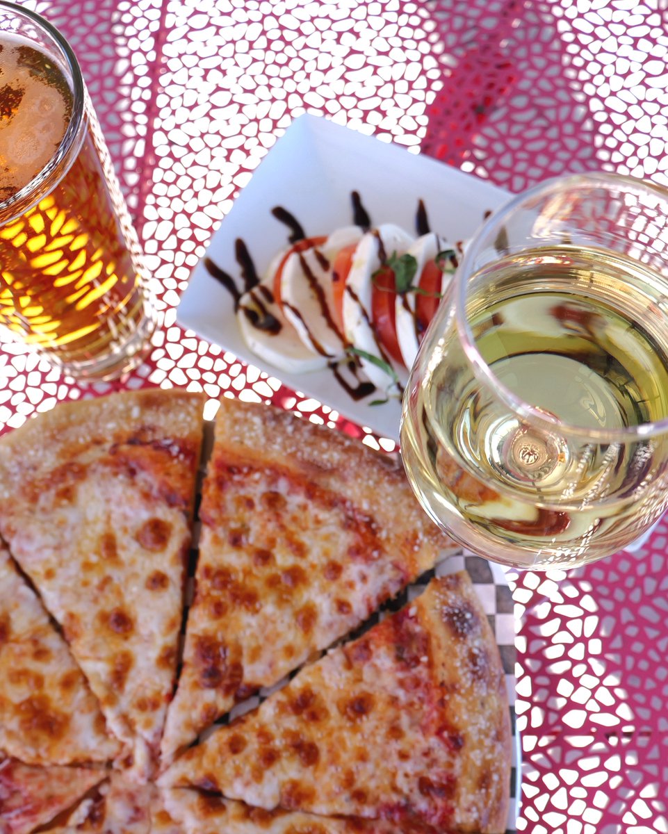 BergheimPizzaCo's tweet photo. Make tonight an Italian night! All you need is a freshly-baked pizza, some ice-cold beer or a glass of wine, and a side of Caprese Salad w sliced mozzarella &amp; tomatoes topped w basil.⁣⁣

🍺🍷Beer &amp; Wine ~ Dine-In/Take-Out.

☎️830-336-2577
📱Order Online https://t.co/LoLHqJeBh4 https://t.co/qb9qfJQ4bF