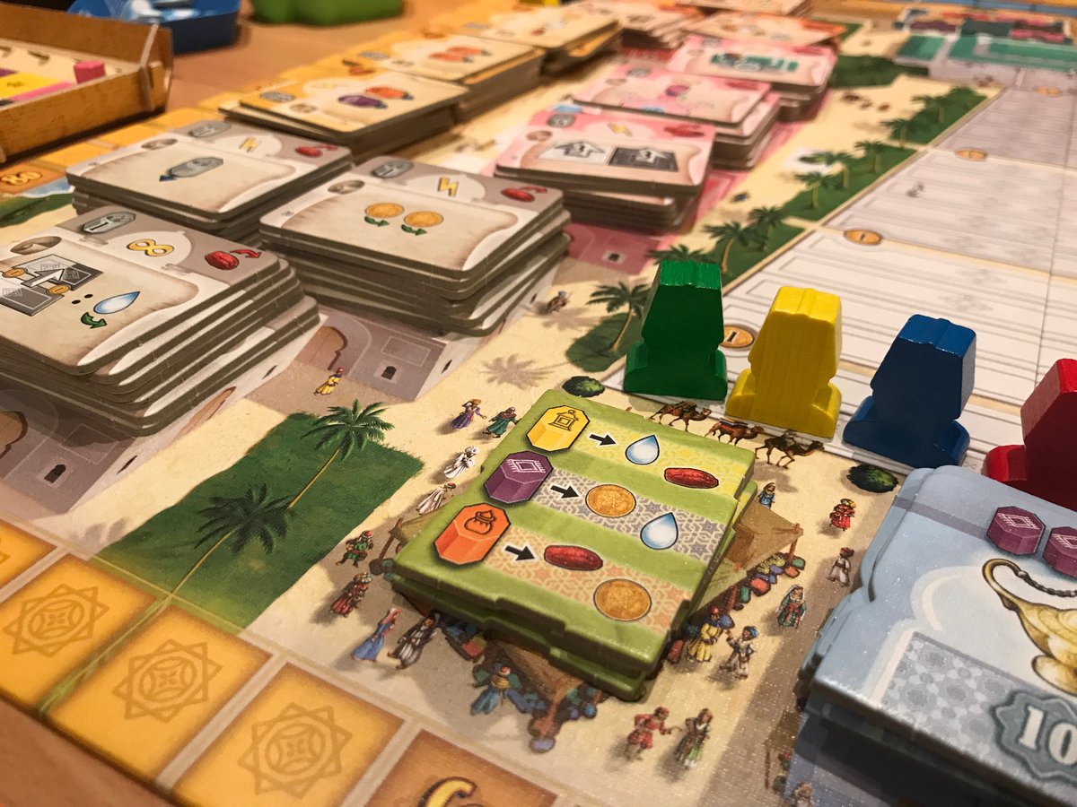 Spielfritte's tweet photo. Üppig, opulent &amp; voll mit Zeug. In Marrakesh, @spiele_feld @real_QueenGames steckt allerhand Spielmaterial &amp; Spiel drin.
Ich schaue heute auf das Würfelturm-Spiel #Marrakesh Wenn Du mehr erfahren willst, folge dem blauen Keshi.
https://t.co/27ff2wWHmQ https://t.co/9ynOCeE4dj