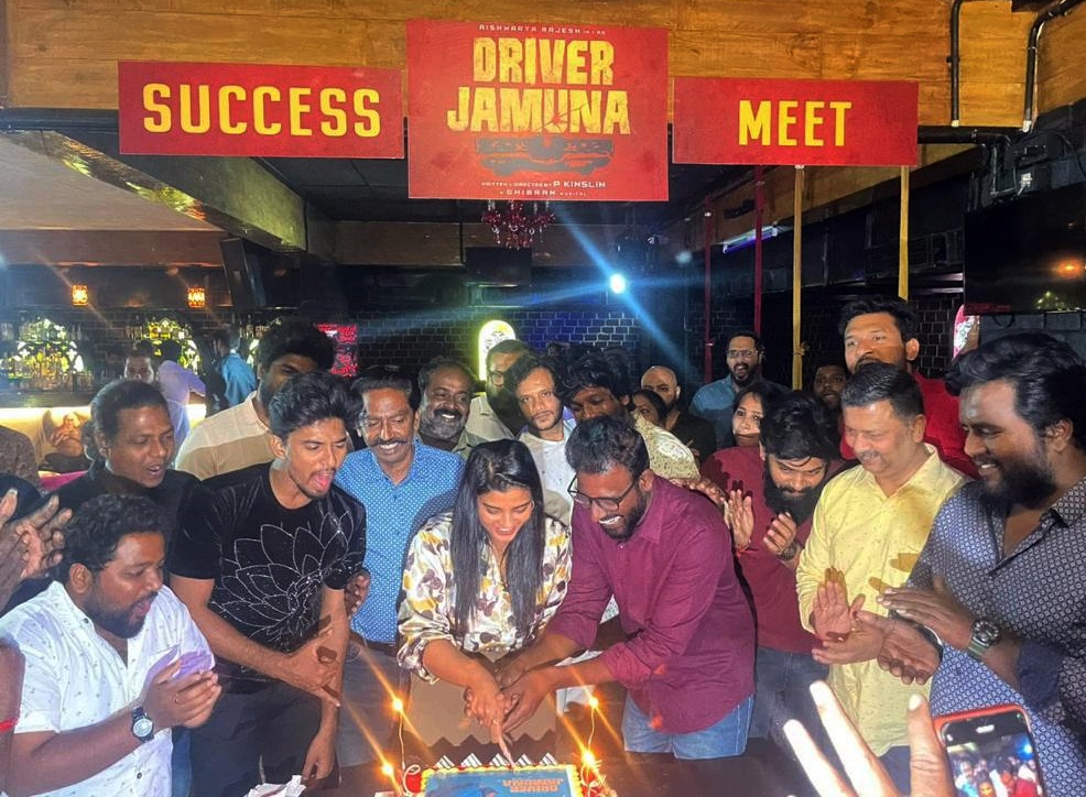 #DriverJamuna team recently celebrated their profitable venture by having a get together. The event was attended by the entire unit including the lead 'Driver Jamuna' @aishu_dil ✨ 😊

@kinslin @SPChowdhary3 @18Reels_ @Manikantarajes @GhibranOfficial @gokulbenoy #AnlArasu #RRamar