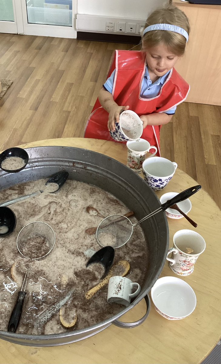 JESSjumeirahFS1's tweet photo. So much fun and learning taking place in FS1. Hot chocolate anyone? #JESSJumLearning #JESSJumCollaboration https://t.co/WvlmJ4llIJ