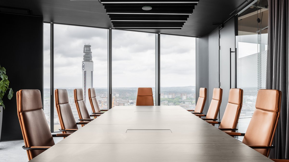 _newdesigngroup's tweet photo. PROJECT HIGHLIGHT

We love these shots by @FelixMooneeram from a 2022 project for an international accountancy firm, which included a wide variety of our products including: Mi+ Chairs, R-XL, Frankie Booths, Theo Worktables and more

Many thanks to @Oktra__ for including us https://t.co/M7pAUboALP