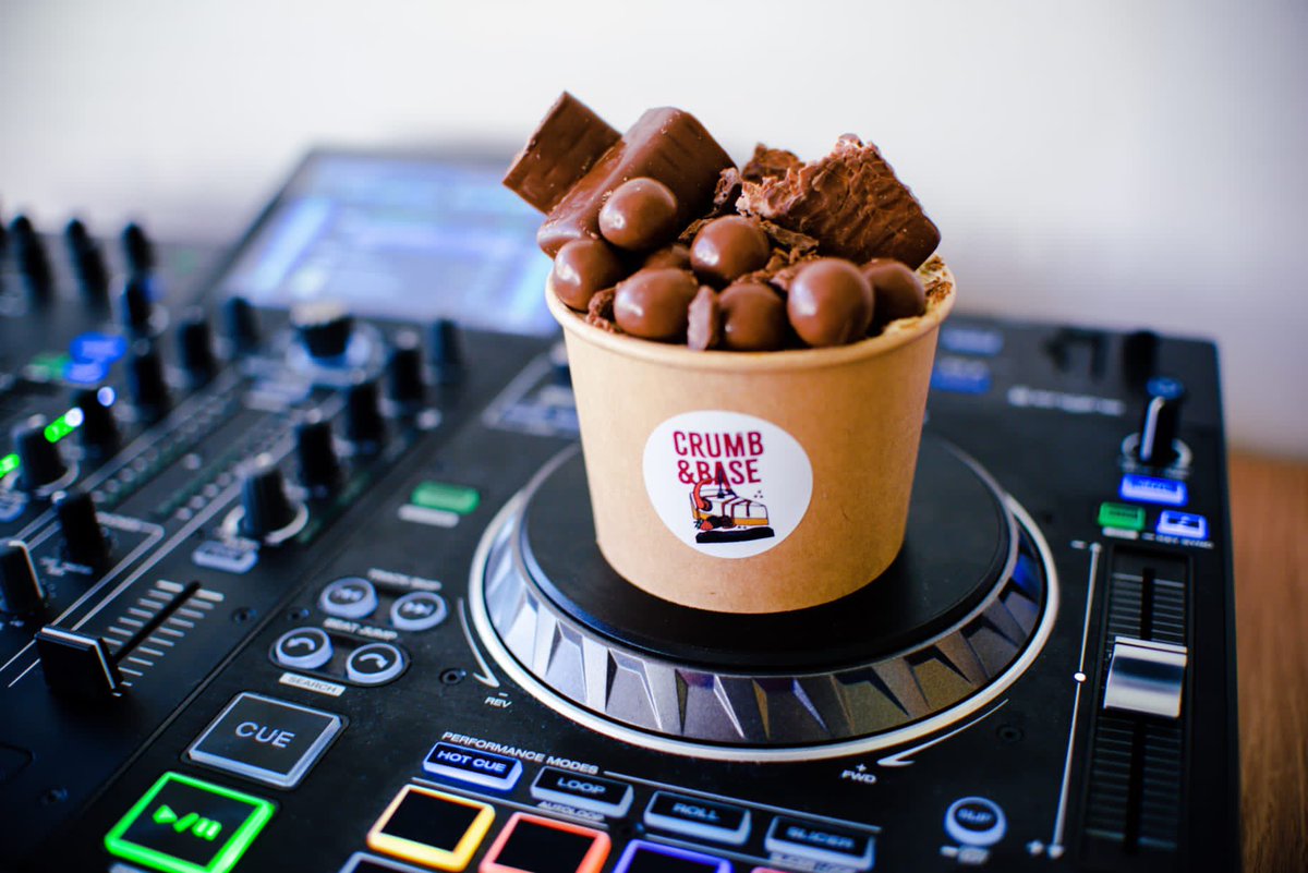 Happy Friday Crumb and Base fans!

Here we have a CHOCOLATE HOBNOB base; a WHITE CHOCOLATE main event &amp; malteasers, buttons &amp; double decker for some extra beats! 

Remember you can choose anything from the menu &amp; create your own cheesecake dream! 

Stay cheesy!

Ollie x