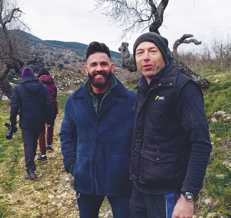 Avui,en Marc Ribas ha vingut a visitar als companys de <a href="/safradelmontsec/">Safrà del Montsec</a> i com no podia ser d'altra manera li he demanat que facin més receptes de corder al <a href="/cuinesTV3/">Cuines</a>...
#santestevedelasarga
#sompastors
#orgullrural