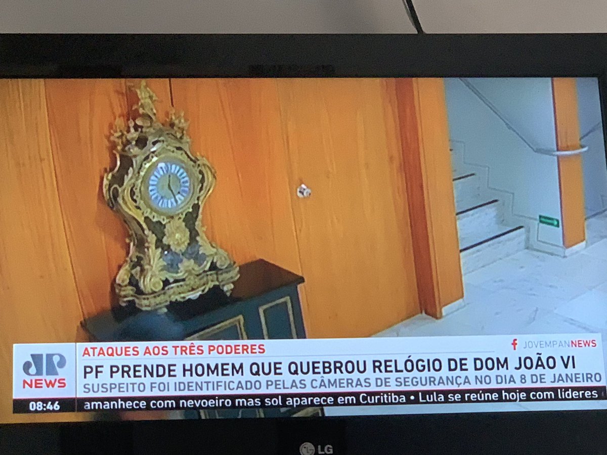 simpleand4's tweet photo. Ora,ora,ora! Quer dizer que o “patriota” que quebrou o relógio TEM PASSAGENS POR TRÁFICO E OUTROS DELITOS? E o Nine segue tentando impedir a instalação da CPI. https://t.co/NVgDweE8rm