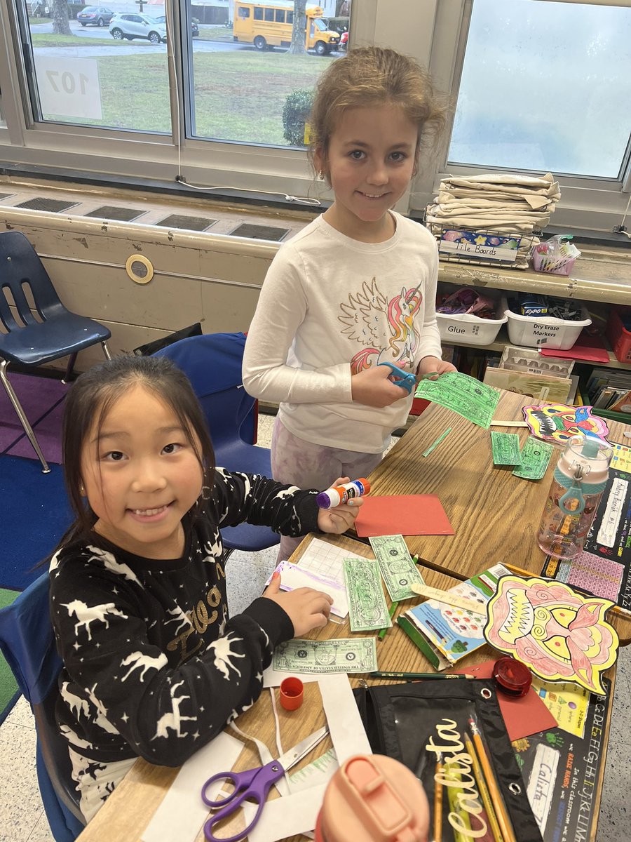 MrsMcCabeNB's tweet photo. The class enjoyed learning all about the Chinese New Year!  @Saw_Mill_Strong https://t.co/jAiirJdbCV