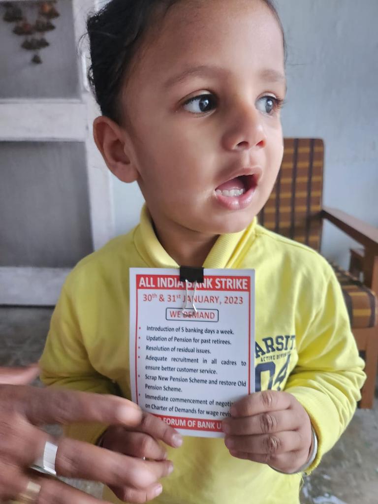 SunilKu92687431's tweet photo. We will fight till we succeed. We want-
# 5 day's week 
#OPS for all
Say No to Privatisation. https://t.co/gVAQ8HxuYH