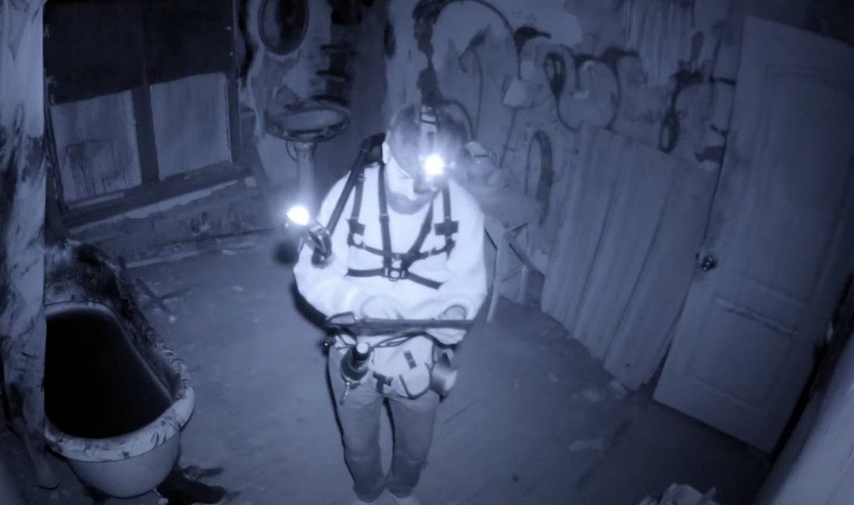 GrandeHanterie's tweet image. Enfin ! Un film d'horreur qui m'éclate à nouveau 💀

#DeadStream prolonge la (petite) liste des "stream horror films" avec un concept très classique et low cost, mais rondement mené, extrêmement drôle et aussi pertinent qu'actuel ! Ce duo-là, je vais le surveiller de près 🖤