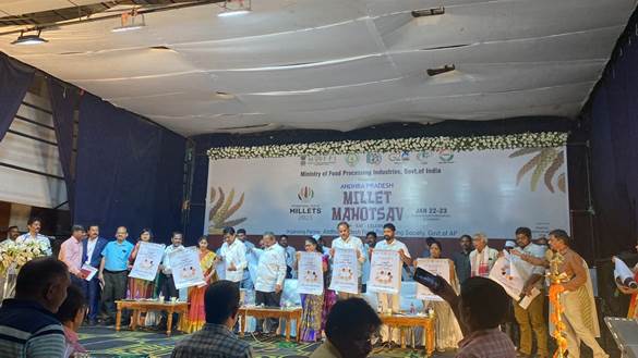 PIB_India's tweet photo. #MilletsMahotsav - Two-day Millets Conclave organised at Vizianagaram, Andhra Pradesh to bring all the stakeholders of the food processing sector with special focus on millets, on a common platform

Read here: https://t.co/aEmWV0wVwN https://t.co/DOrrUghou3