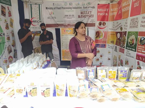 PIB_India's tweet photo. #MilletsMahotsav - Two-day Millets Conclave organised at Vizianagaram, Andhra Pradesh to bring all the stakeholders of the food processing sector with special focus on millets, on a common platform

Read here: https://t.co/aEmWV0wVwN https://t.co/DOrrUghou3