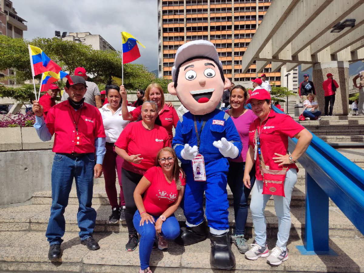 PrensaPequiven's tweet photo. #EnFotos📸| #Pequito salió a las calles de #Caracas este 23 de enero.
#ElBloqueoMataElSalario
#Petroquímica
@TareckPSUV
@TellecheaRuiz https://t.co/wJXun72Rvv