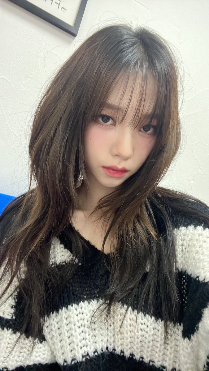 winrina_bbl's tweet photo. ���💭 230124
[8:49pm KST]

“My hair grew a lot?” https://t.co/BaJpMTqyJe