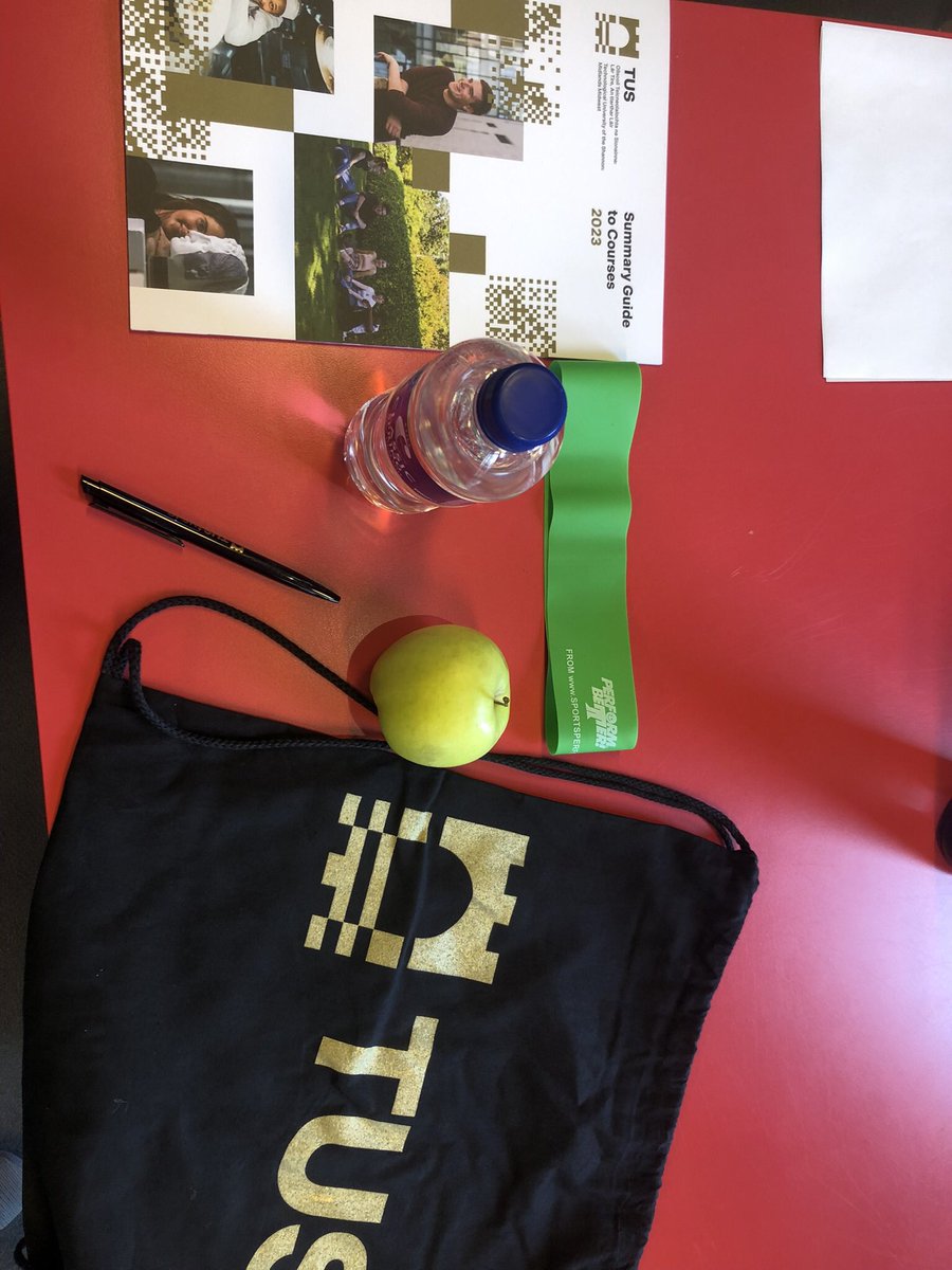 MFennellyKK's tweet photo. Thanks to @Sportsphysioirl for providing 100 mini bands to the girls who attended our first female athlete workshop. Matt also provided a performance kit for our competition @TUS_ie Thurles #Technology #Performance https://t.co/27ybbUbQ4p