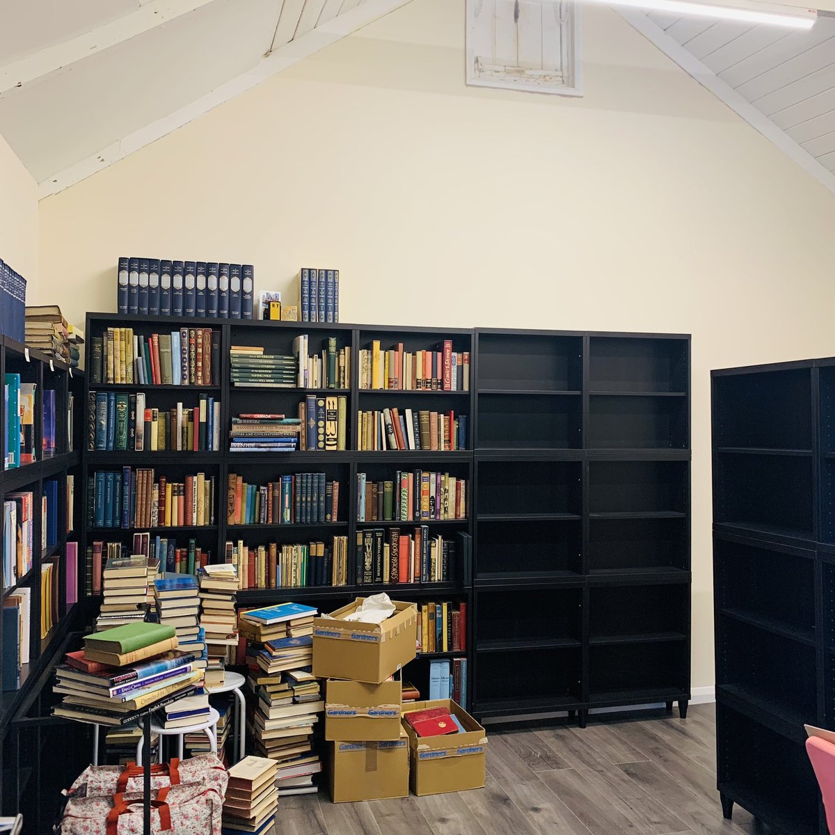 dakerbooks's tweet photo. ***Moving into The Barn Progress Report***

Well, we’re getting there…

Come and check out said progress tomorrow night when @robinince will be @kibworthbooks, where we are now (half-)installed! 

(Tickets in-store and online.) https://t.co/A9Eb6M4Q4p