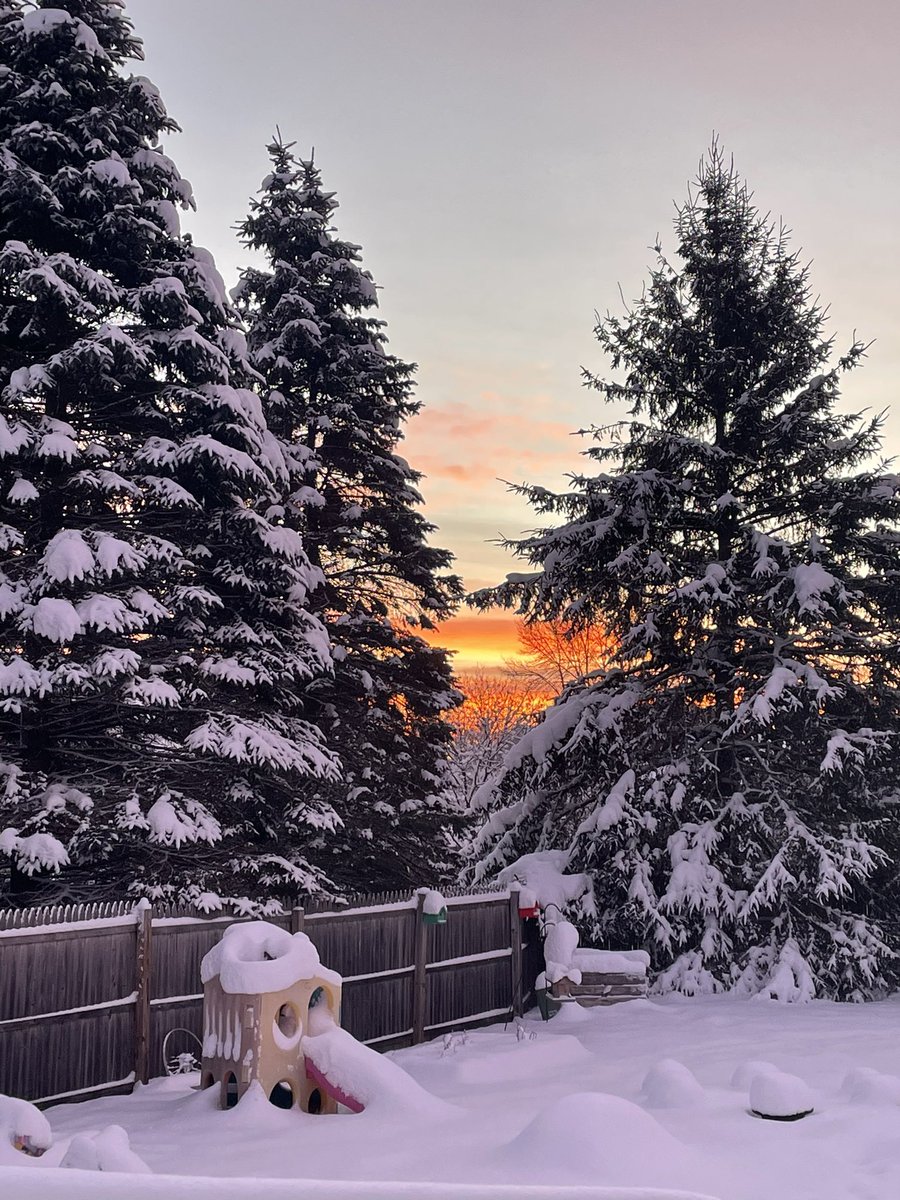 acoldcyclist's tweet photo. Maine being a show off to start the day. #vacationland https://t.co/IlgmxBT79a