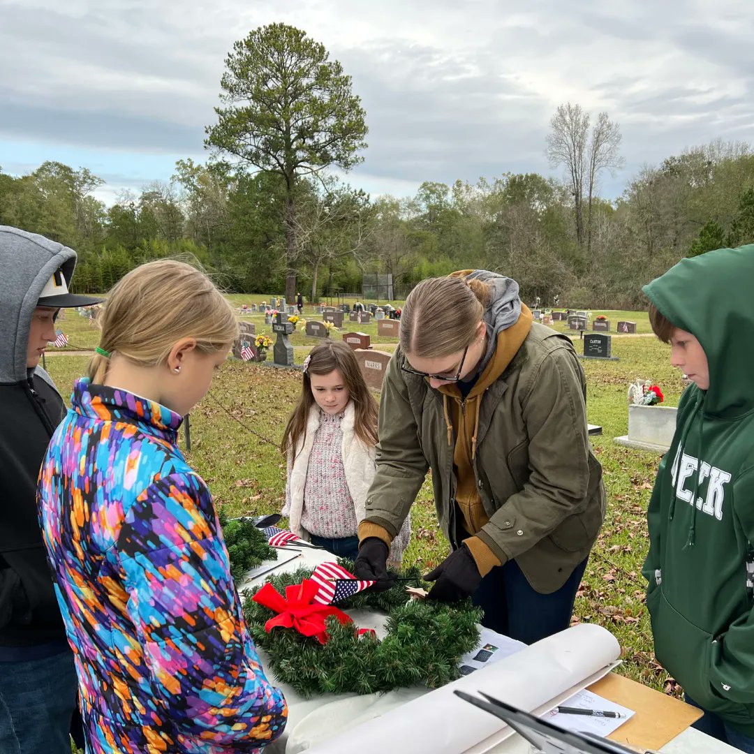 Wreaths Across America tweet media
