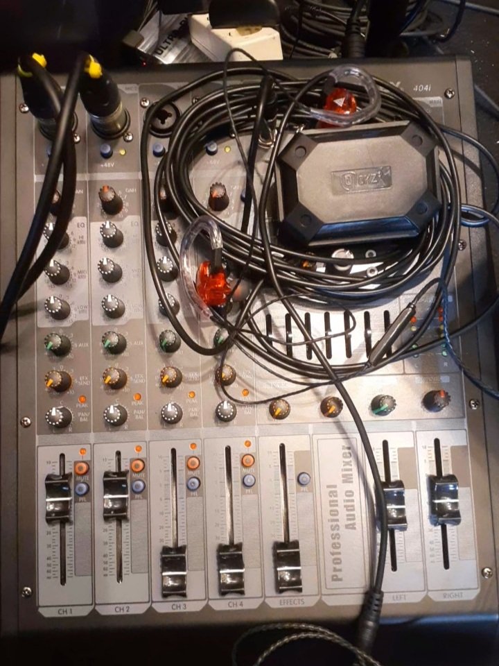 Mixer to Ear Monitor 🤘