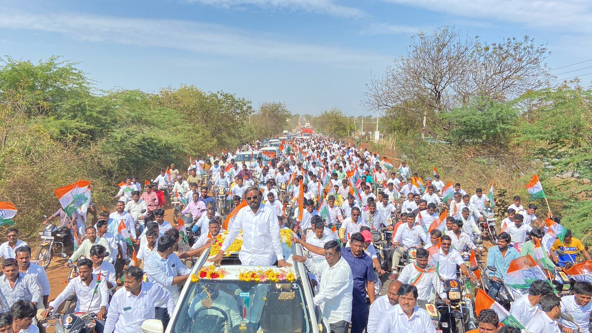 eshwar_khandre's tweet photo. ಖಟಕ ಚಿಂಚೋಳಿ ಭಾಗದ ಜನರ ಈ ಪರಿ ಪ್ರೀತಿ, ಅಭಿಮಾನಕ್ಕೆ ನನ್ನ ಶರಣು.🙏

ಭಾಲ್ಕಿಯ ಸುಮಾರು 63 ಗ್ರಾಮಗಳಿಗೆ ಶಾಶ್ವತ ಶುದ್ಧ ಕುಡಿಯುವ ನೀರು ಪೂರೈಸುವ ನಿಟ್ಟಿನಲ್ಲಿ ನಿರಂತರ ಪ್ರಯತ್ನ ಪಟ್ಟು ಸುಮಾರು 124.20 ಕೋಟಿ ರೂಪಾಯಿ ಅನುದಾನ ಮಂಜರು ಮಾಡಿಸಿ ಈ ಪೈಕಿ 80 ಕೋಟಿ ರೂ ಮೊತ್ತದ ಯೋಜನೆಗೆ ಇಂದು ಶಂಕುಸ್ಥಾಪನೆಯನ್ನು ನೆರವೇರಿಸುತ್ತಿದ್ದೇನೆ.1/2 https://t.co/3WkDmk9sFz