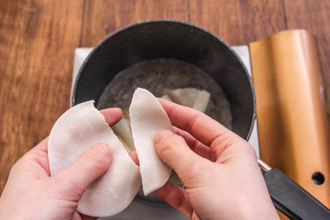これを作るために餃子の皮を買いたいくらい美味しい？！餃子の皮を使った「ワンタン風スープ」のレシピ！