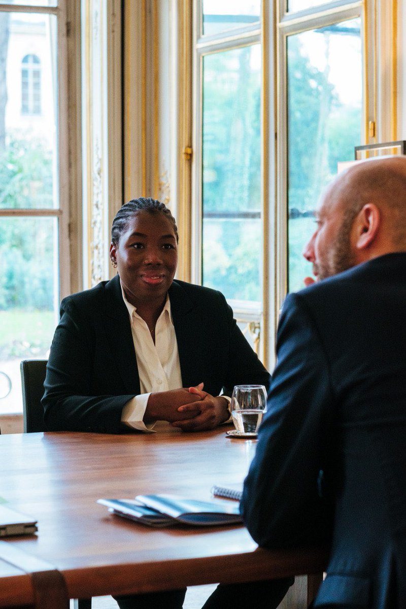 StanGuerini's tweet photo. À l’occasion du mois du #mentorat, je suis très heureux de rencontrer Aminata, ma mentorée, et très fier de l’accompagner vers le parcours qu’elle souhaite dans la fonction publique. 

Chère Aminata, le mentorat est une chance pour toi comme pour moi : c’est parti ! https://t.co/Yfae0A602h