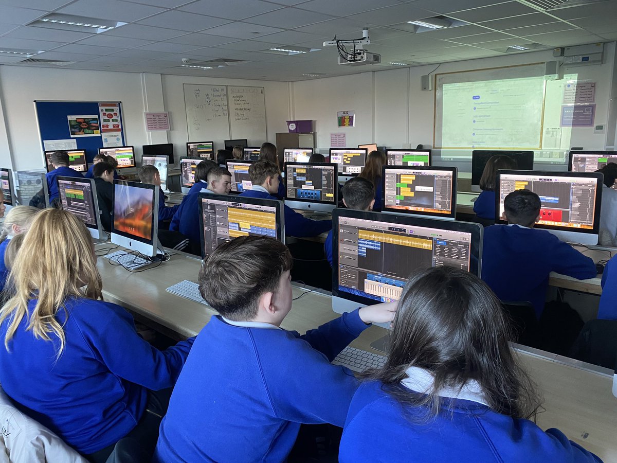CHCSMusic's tweet photo. GarageBand with 8A 🎵💿💻 @KS3CefnHengoed @CHCSExpressArts https://t.co/7xvkbNJLnr
