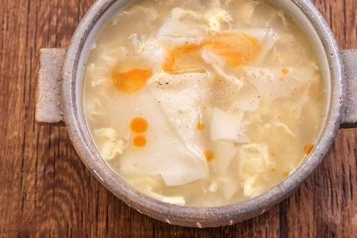 これを作るために餃子の皮を買いたいくらい美味しい？！餃子の皮を使った「ワンタン風スープ」のレシピ！