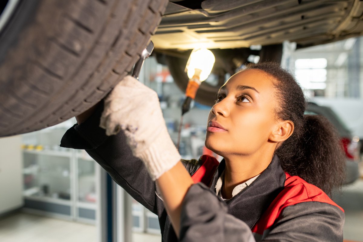 fleetservicing's tweet photo. Across our network, we're seeing signs that garages are being hit particularly hard when it comes to inflationary pressures. CAT Magazine dissects the issue of the wage spiral in this particularly timely piece. 

Read more: https://t.co/FaFxCRzyEh
#Garages #BeatInflation https://t.co/CA8TvDQfH0