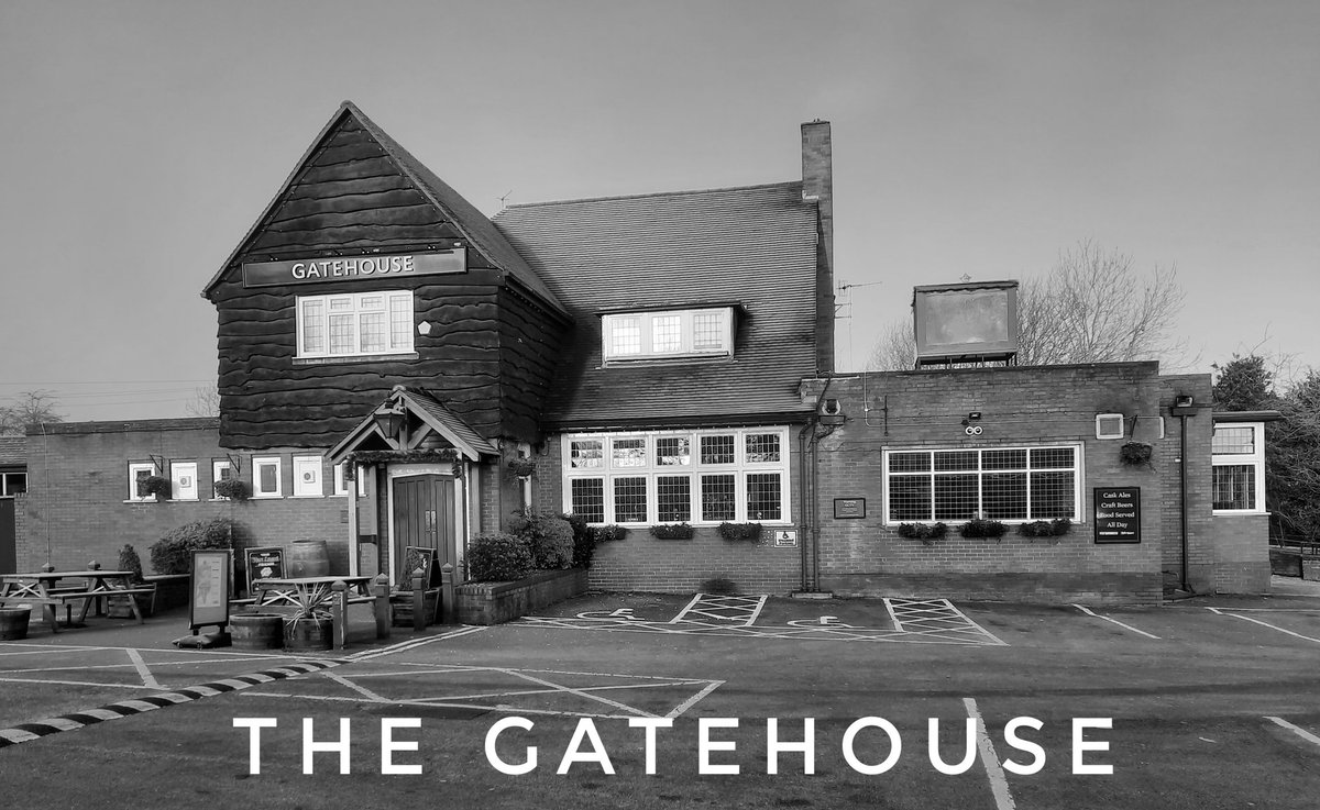 6townspubs's tweet photo. Gatehouse Clayton. This once proud Greenking pub is now sadly off the mark. My visit was lunchtime when my order was wrong. Tartar sauce on my southern fried chicken wrap. Following week fish instead of chicken. Good job I don't have fish allergy.   Quality was below standard https://t.co/2hsspwYpXU
