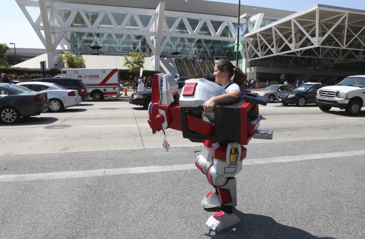 Cosplay in America tweet media