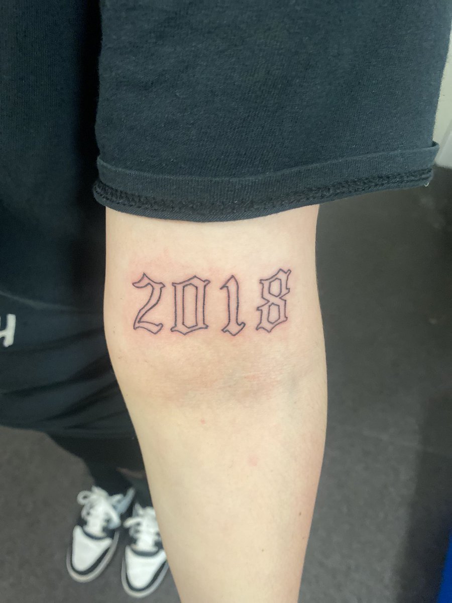 JodieDocherty4's tweet photo. Why do stick n pokes hurt more than regular tats 💀 https://t.co/r7fjsJD6Wx