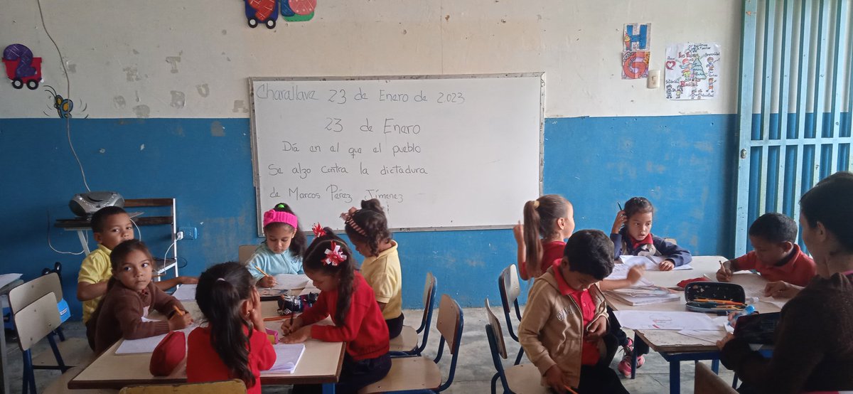 Klelia67's tweet photo. Así trabajamos en el @ceiecuraciripa con amor, mística y vocación @ZYSEGMIRANDA @rosabecerra3 @_LaAvanzadora @pastoranacary @JuneThaily @HectoRodriguez @NicolasMaduro https://t.co/JIEt9u332S