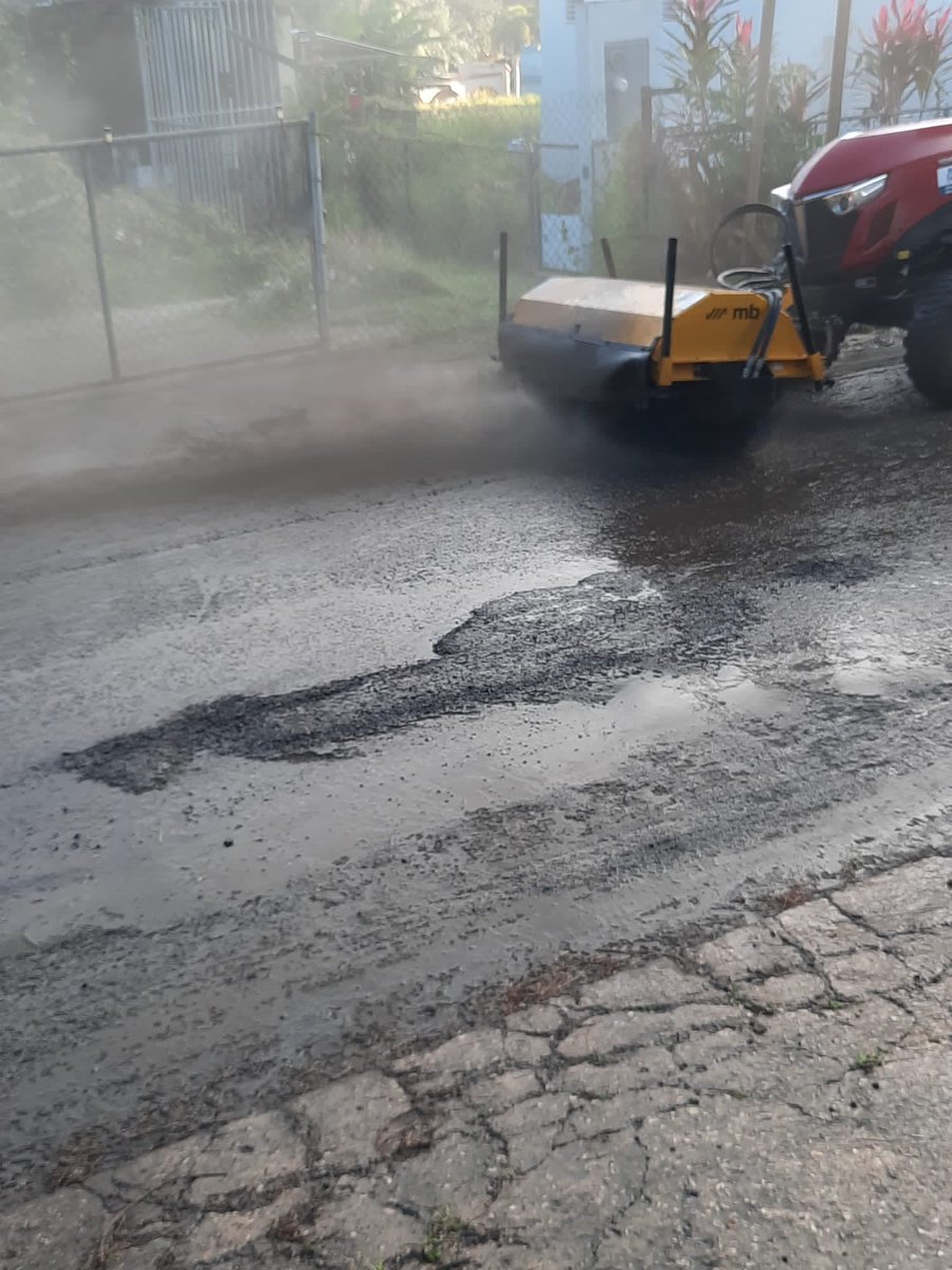 gabrielhr51's tweet photo. Continuan los trabajos de pavimentación en la Carretera PR-483 y PR-482, gracias a convenio firmado bajo el Programa Cambiando Carriles del @DTOP Departamento de Obras Publicas Estatal. Nuestras Calles Segura es prioridad.
#ProyectoCallesSeguras https://t.co/UiIfDzh5L4