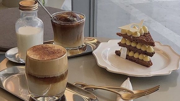 malusokay's tweet image. Coffee and pastries ♡