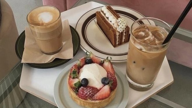 malusokay's tweet image. Coffee and pastries ♡